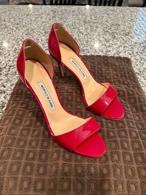 Manolo Blahnik Raspberry Pink Patent Leather Heels